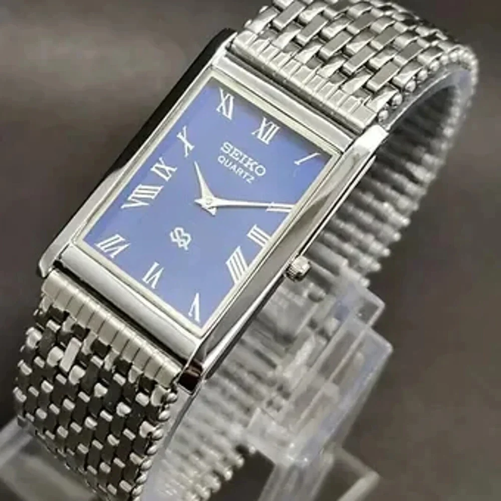Vintage Style Seiko Quartz Mens Silver Watch & Blue accents W/ Metal Strap